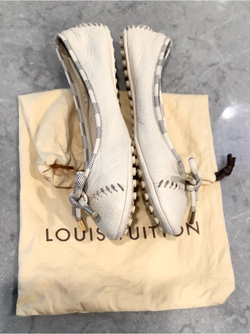 Louis Vuitton White Leather Bow Trim Ballet Flats - Picture 5 of 11